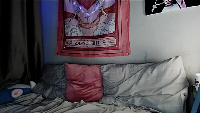 Alien Bella online show from April 27, 2026, 6:50 pm