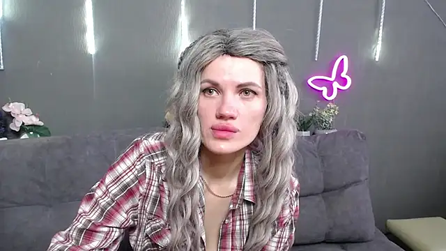 Snapshot of MilaLoona chatting on March 26, 2026, 7:47 am MilaLoona online show from March 26, 2026, 7:47 am