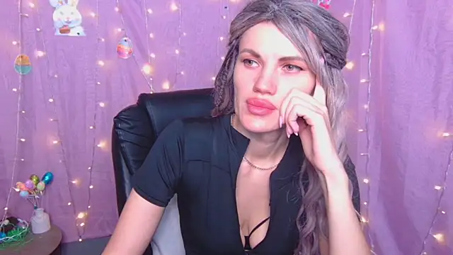 Snapshot of MilaLoona chatting on April 10, 2026, 6:07 am MilaLoona online show from April 10, 2026, 6:07 am