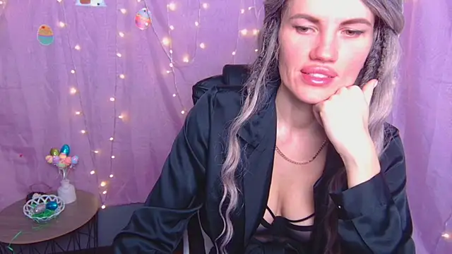 Snapshot of MilaLoona chatting on April 11, 2026, 6:40 am MilaLoona online show from April 11, 2026, 6:40 am