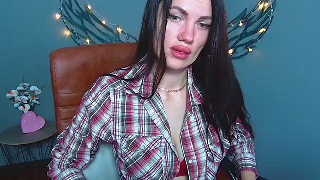 MilaLoona online show from July 12, 2026, 6:26 am