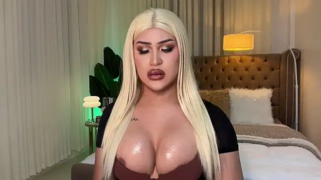 Snapshot of Your_Majesty_Tyra chatting on January 18, 2025, 10:06 am Your Majesty Tyra online show from January 18, 2025, 10:06 am