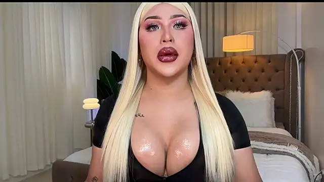 Snapshot of Your_Majesty_Tyra chatting on January 26, 2025, 7:21 am Your Majesty Tyra online show from January 26, 2025, 7:21 am