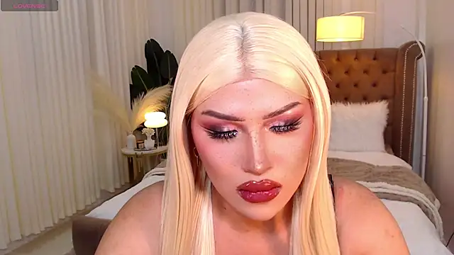 Snapshot of Your_Majesty_Tyra chatting on February 7, 2025, 10:19 am Your Majesty Tyra online show from February 7, 2025, 10:19 am