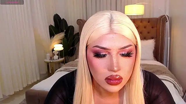 Snapshot of Your_Majesty_Tyra chatting on February 9, 2025, 8:00 am Your Majesty Tyra online show from February 9, 2025, 8:00 am