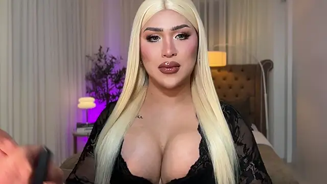 Snapshot of Your_Majesty_Tyra chatting on October 2, 2025, 4:41 am Your Majesty Tyra online show from October 2, 2025, 4:41 am