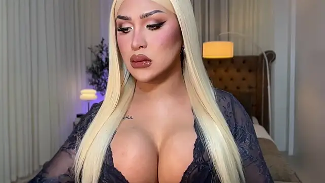 Snapshot of Your_Majesty_Tyra chatting on October 12, 2025, 5:06 am Your Majesty Tyra online show from October 12, 2025, 5:06 am