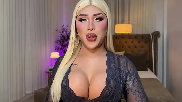 Snapshot of Your_Majesty_Tyra chatting on October 21, 2025, 5:19 am Your Majesty Tyra online show from October 21, 2025, 5:19 am