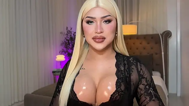 Snapshot of Your_Majesty_Tyra chatting on October 25, 2025, 5:15 am Your Majesty Tyra online show from October 25, 2025, 5:15 am