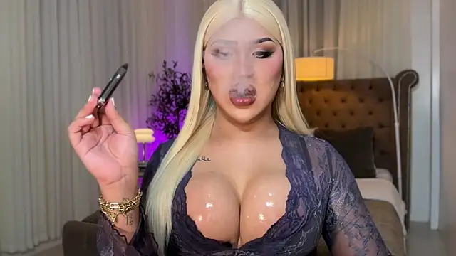 Snapshot of Your_Majesty_Tyra chatting on October 30, 2025, 5:09 am Your Majesty Tyra online show from October 30, 2025, 5:09 am