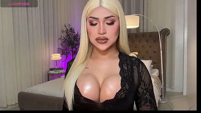 Snapshot of Your_Majesty_Tyra chatting on February 12, 2026, 5:24 am Your Majesty Tyra online show from February 12, 2026, 5:24 am