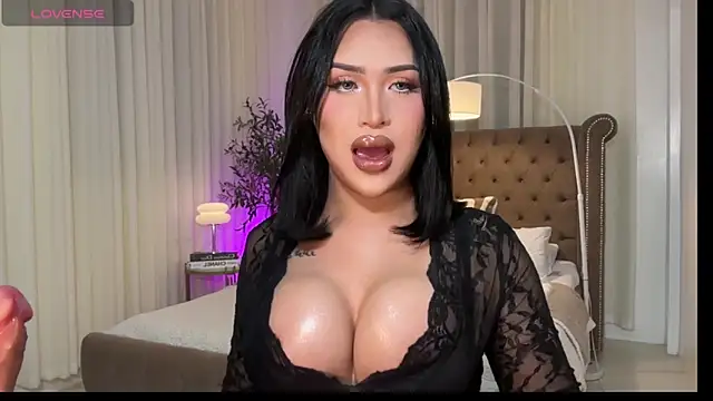 Snapshot of Your_Majesty_Tyra chatting on February 15, 2026, 7:51 am Your Majesty Tyra online show from February 15, 2026, 7:51 am