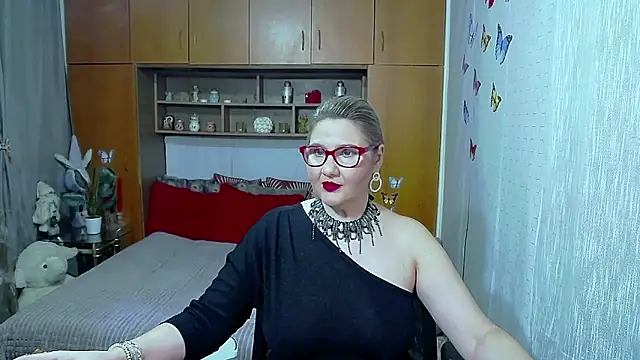 LucilleFenlys online show from March 30, 2026, 10:00 pm