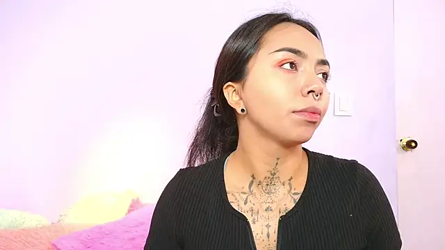 miss soffi  online show from October 30, 2025, 12:28 pm