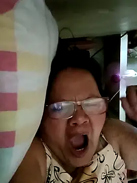 Chubbysweetmom online show from April 5, 2026, 5:48 am