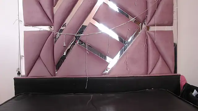 morenahott1 online show from February 19, 2025, 2:44 pm