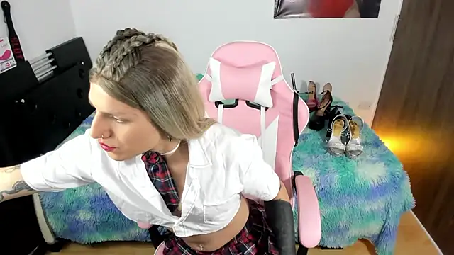 queenramoona-hot online show from November 2, 2025, 8:11 pm