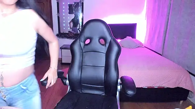 Snapshot of yesie_hot chatting on December 7, 2024, 4:09 am yesie hot online show from December 7, 2024, 4:09 am