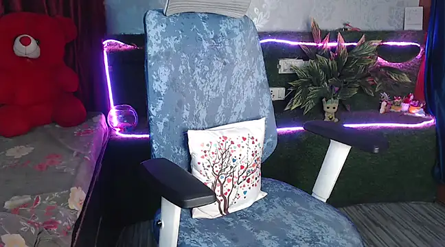 Snapshot of Beyond_Cuteness_ chatting on February 22, 2025, 7:25 pm Beyond Cuteness online show from February 22, 2025, 7:25 pm