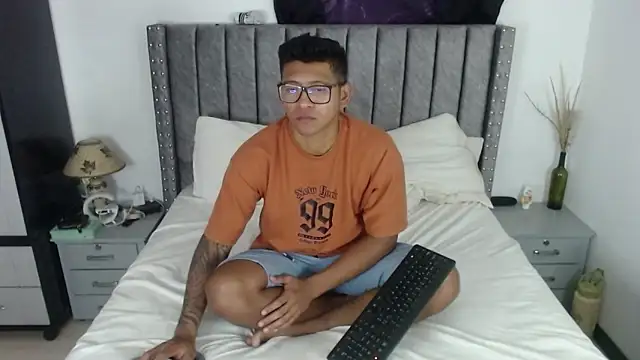 Snapshot of TomLover_12 chatting on December 28, 2024, 5:03 pm TomLover 12 online show from December 28, 2024, 5:03 pm