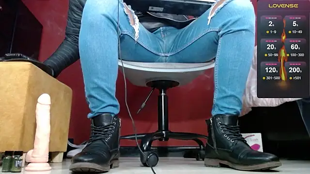 Snapshot of TomLover_12 chatting on February 9, 2025, 3:45 pm TomLover 12 online show from February 9, 2025, 3:45 pm