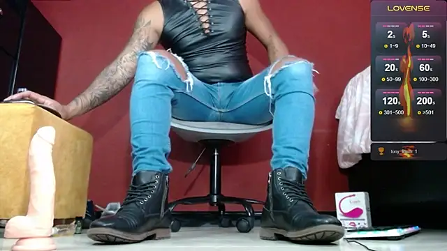 Snapshot of TomLover_12 chatting on February 10, 2025, 2:59 pm TomLover 12 online show from February 10, 2025, 2:59 pm