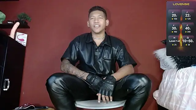 Snapshot of TomLover_12 chatting on February 15, 2025, 6:44 pm TomLover 12 online show from February 15, 2025, 6:44 pm