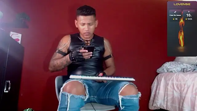 Snapshot of TomLover_12 chatting on February 23, 2025, 9:05 pm TomLover 12 online show from February 23, 2025, 9:05 pm