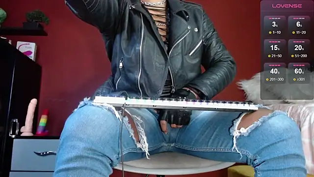 Snapshot of TomLover_12 chatting on March 22, 2025, 10:59 pm TomLover 12 online show from March 22, 2025, 10:59 pm