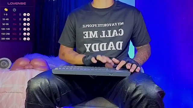 Snapshot of TomLover_12 chatting on October 9, 2025, 12:25 pm TomLover 12 online show from October 9, 2025, 12:25 pm