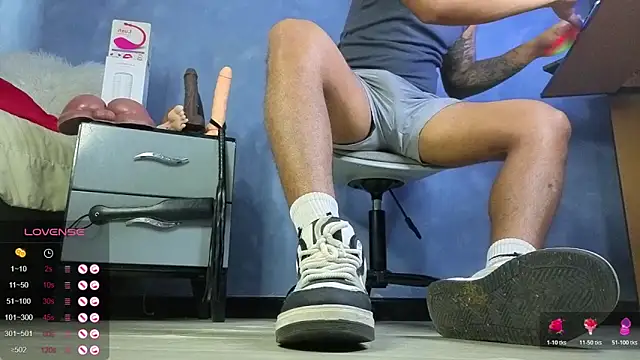 TomLover 12 online show from April 18, 2026, 2:21 pm