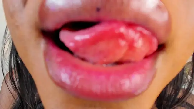 Snapshot of GianinaLewis chatting on March 13, 2025, 4:38 am GianinaLewis online show from March 13, 2025, 4:38 am