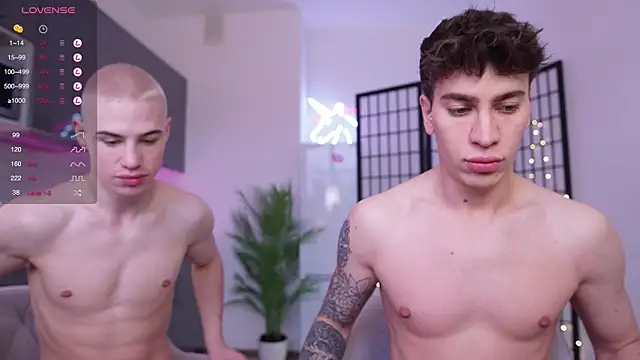 Snapshot of Evan__White_ chatting on December 2, 2024, 8:09 am Evan  White  online show from December 2, 2024, 8:09 am