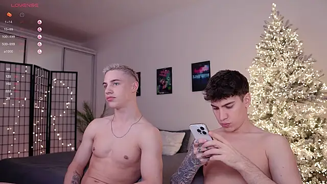 Snapshot of Evan__White_ chatting on December 27, 2024, 4:10 pm Evan  White  online show from December 27, 2024, 4:10 pm