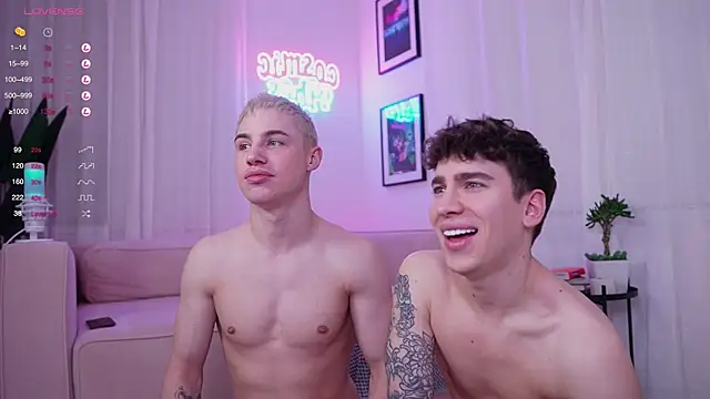 Snapshot of Evan__White_ chatting on February 9, 2025, 4:50 pm Evan  White  online show from February 9, 2025, 4:50 pm