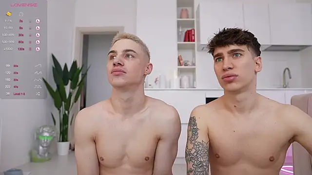 Snapshot of Evan__White_ chatting on February 12, 2025, 7:34 am Evan  White  online show from February 12, 2025, 7:34 am