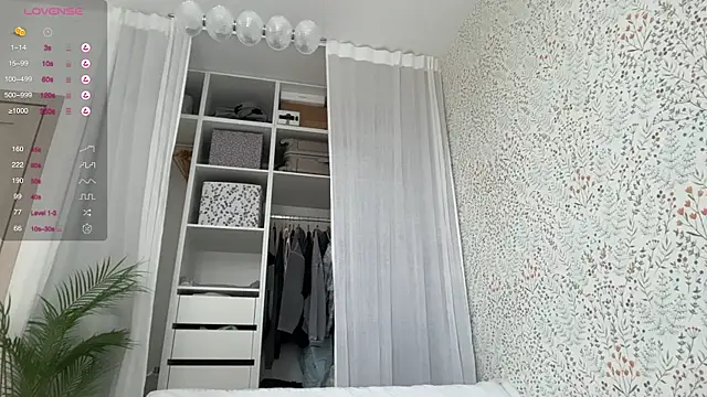 Snapshot of Evan__White_ chatting on September 14, 2025, 6:01 am Evan  White  online show from September 14, 2025, 6:01 am