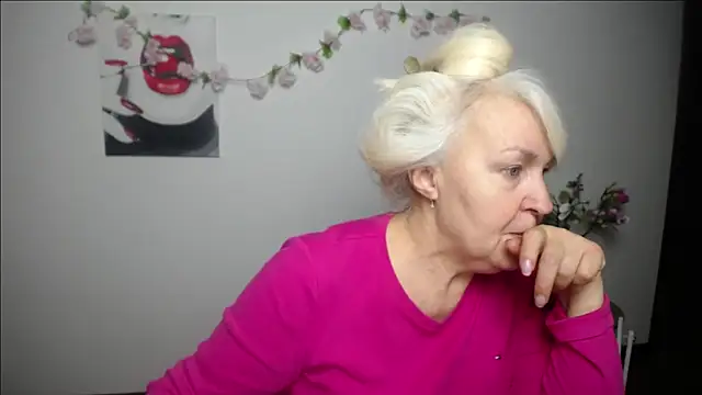 BlondyLeeBest online show from February 9, 2026, 7:29 pm