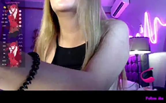 Snapshot of DivaMooree chatting on November 2, 2025, 4:26 am DivaMooree online show from November 2, 2025, 4:26 am