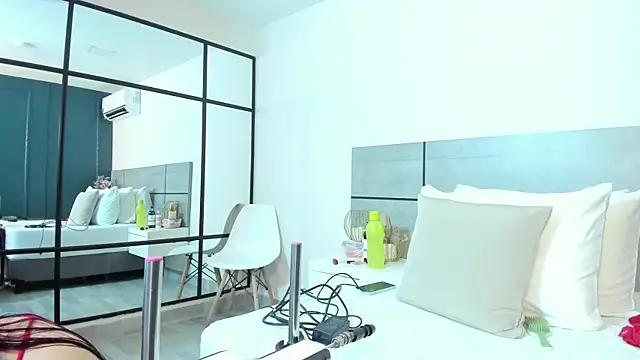 EmmaSmith2 online show from April 2, 2026, 2:53 am