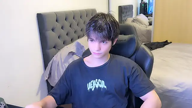 SasukeUhchiaa online show from March 14, 2025, 6:18 pm