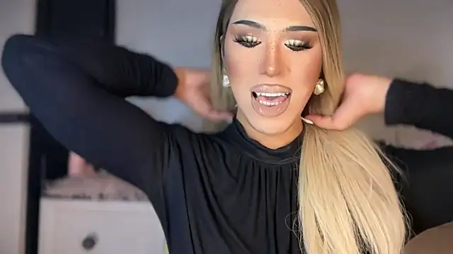 Snapshot of Ts_glamxxxx chatting on January 16, 2026, 11:42 pm Ts glamxxxx online show from January 16, 2026, 11:42 pm