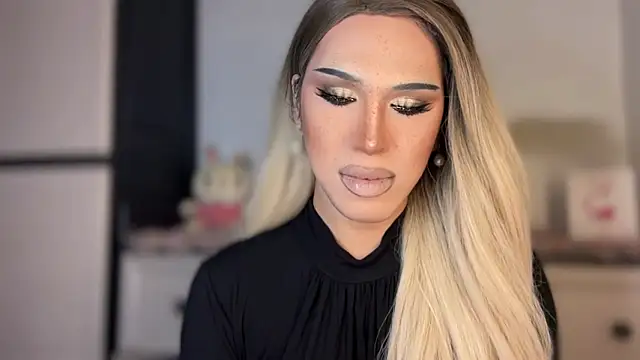 Snapshot of Ts_glamxxxx chatting on February 10, 2026, 3:32 am Ts glamxxxx online show from February 10, 2026, 3:32 am