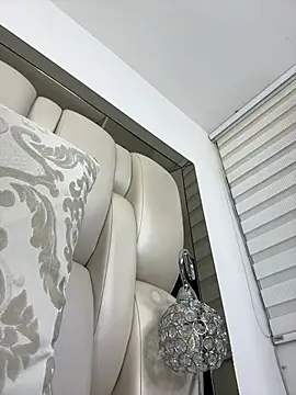 Snapshot of ALISSON_FOXXX1 chatting on February 4, 2026, 10:47 pm ALISSON FOXXX1 online show from February 4, 2026, 10:47 pm