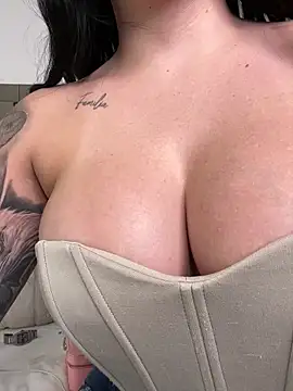 Snapshot of ALISSON_FOXXX1 chatting on February 13, 2026, 10:50 pm ALISSON FOXXX1 online show from February 13, 2026, 10:50 pm