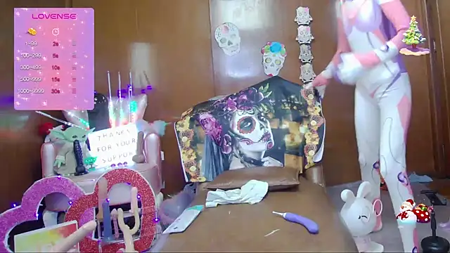 Skinygirl online show from October 28, 2025, 12:25 am