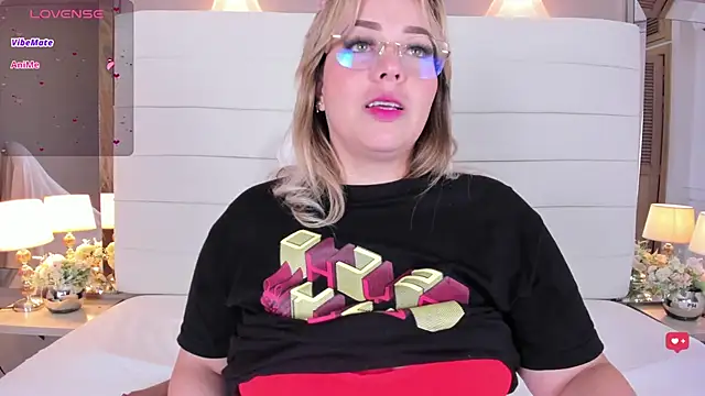 Charlotte93  online show from March 15, 2025, 2:45 pm