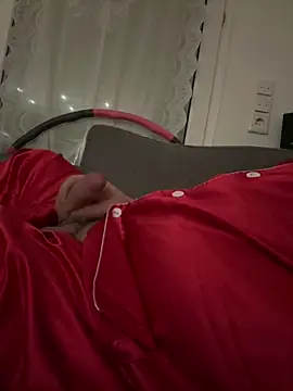 Snapshot of Italo1988 chatting on February 6, 2025, 10:10 pm Italo1988 online show from February 6, 2025, 10:10 pm