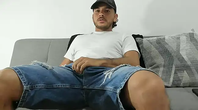 tuyo1995 online show from December 15, 2024, 1:13 am