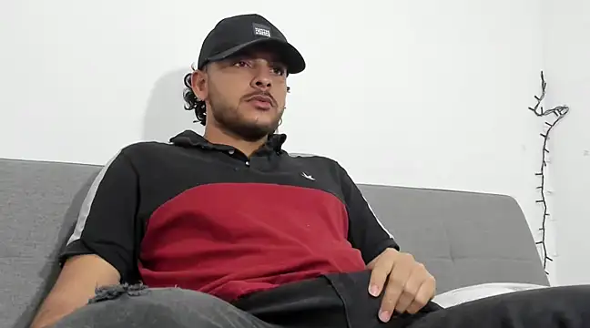 tuyo1995 online show from March 3, 2025, 9:15 pm